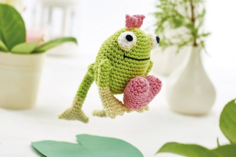 Tuto Amigurumi – Esmeralda La Grenouille Romantique – Tout Sur Le encequiconcerne Grenouille En Anglais