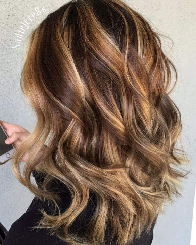 20 Images : Balayage Miel Caramel Sur Cheveux Châtain – Astuces Pour S serapportantà Meche Blond Sur Chatain génial