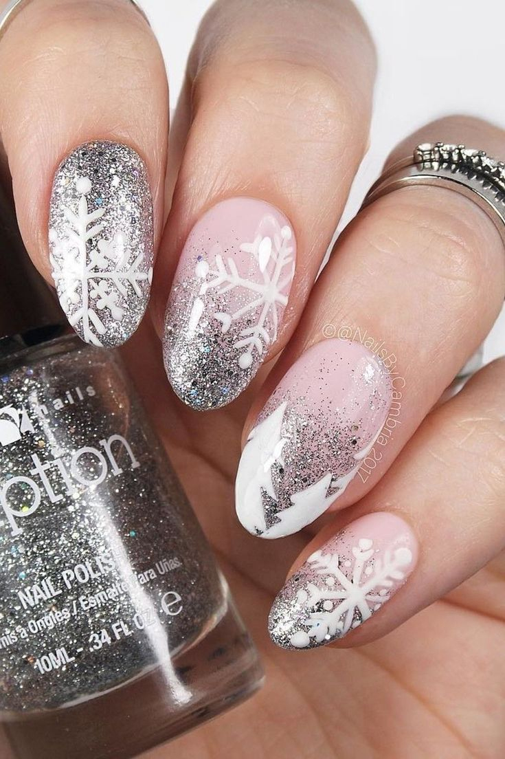 28 Glitter Nail Designs #Designs #Glitter #Nail  Ongles En Gel Hiver pour Ongles Hiver 2022 