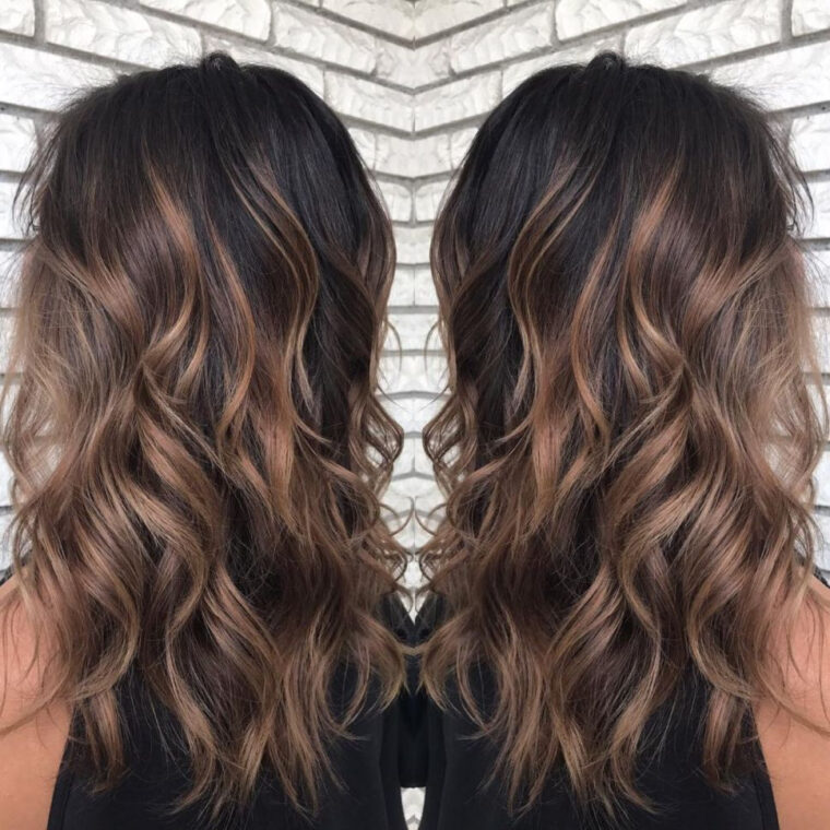 60 Hairstyles Featuring Dark Brown Hair With Highlights  Balayage Hair avec Balayage Caramel Sur Cheveux Noir vous pouvez essayer