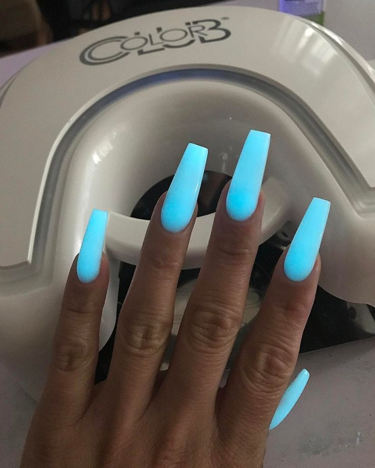 Blaue Leuchtende Nägel Nägel Von: Jamie Pinterest: Haare, Nägel Und dedans Ongle Fluo Ete vous pouvez essayer 