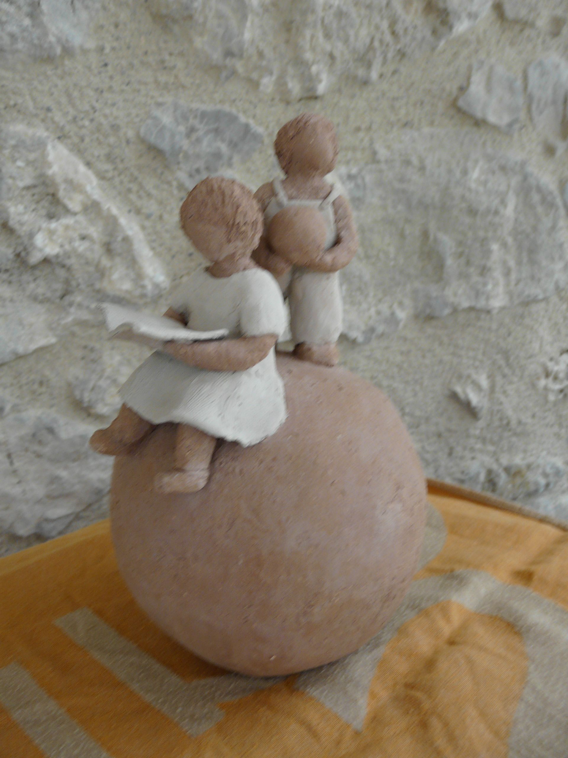 Boule Terre , Deux Enfants Chantal Delaunois  Idées De Poterie intérieur Facile Sculpture Argile Débutant 