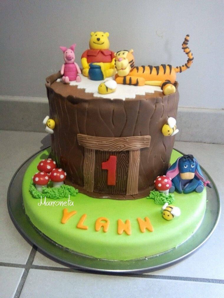 Cake Design Winnie L'Ourson  Anniversaire Winnie L'Ourson, Winnie L avec Gateau Winnie L'Ourson