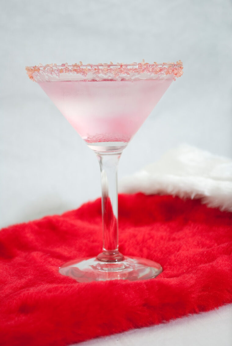 Candy Cane Martini – A Year Of Cocktails concernant Cocktail Bonbon Candy Cane Spritzer Cocktail