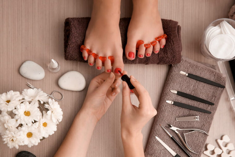 Comment Choisir Et Appliquer Un Vernis Pour Les Pieds dedans Idee Vernis Pieds