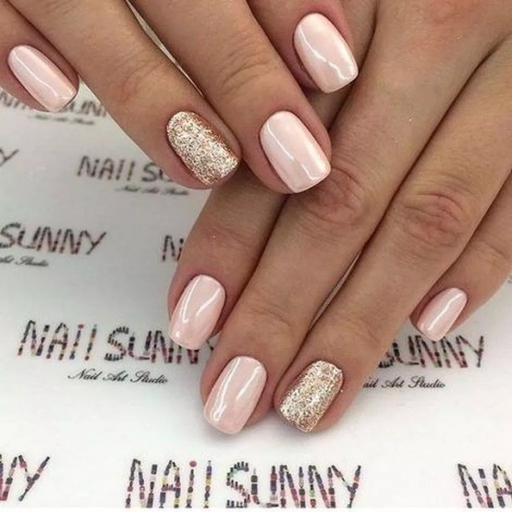 Easy But Cool Women Spring Style With Short Nails 08  Blush Pink Nails avec Ongle Rose Et Blanc