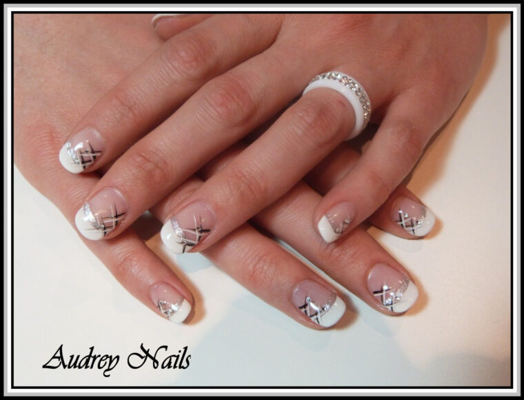 Épinglé Sur Deco Ongles encequiconcerne Blanc Doré Ongle Blanc Et Or tutoriel