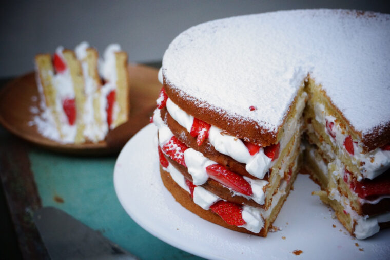 Gâteau Au Yaourt Facile Façon Layer Cake Aux Fraises  Gateau Yaourt avec Cake Au Yaourt Cremeux