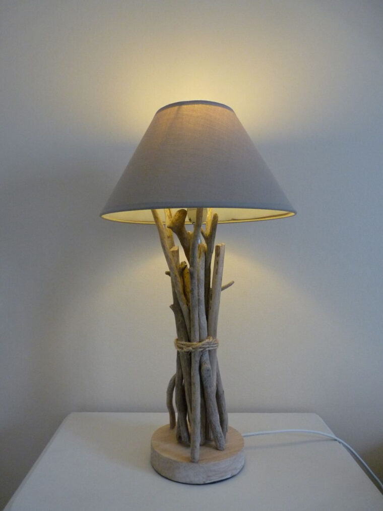 Lampe De Chevet En Bois Flotté – Driftwood Lamp  Lampe Bois, Lustre En pour Lampe Bois Flotté tutoriel