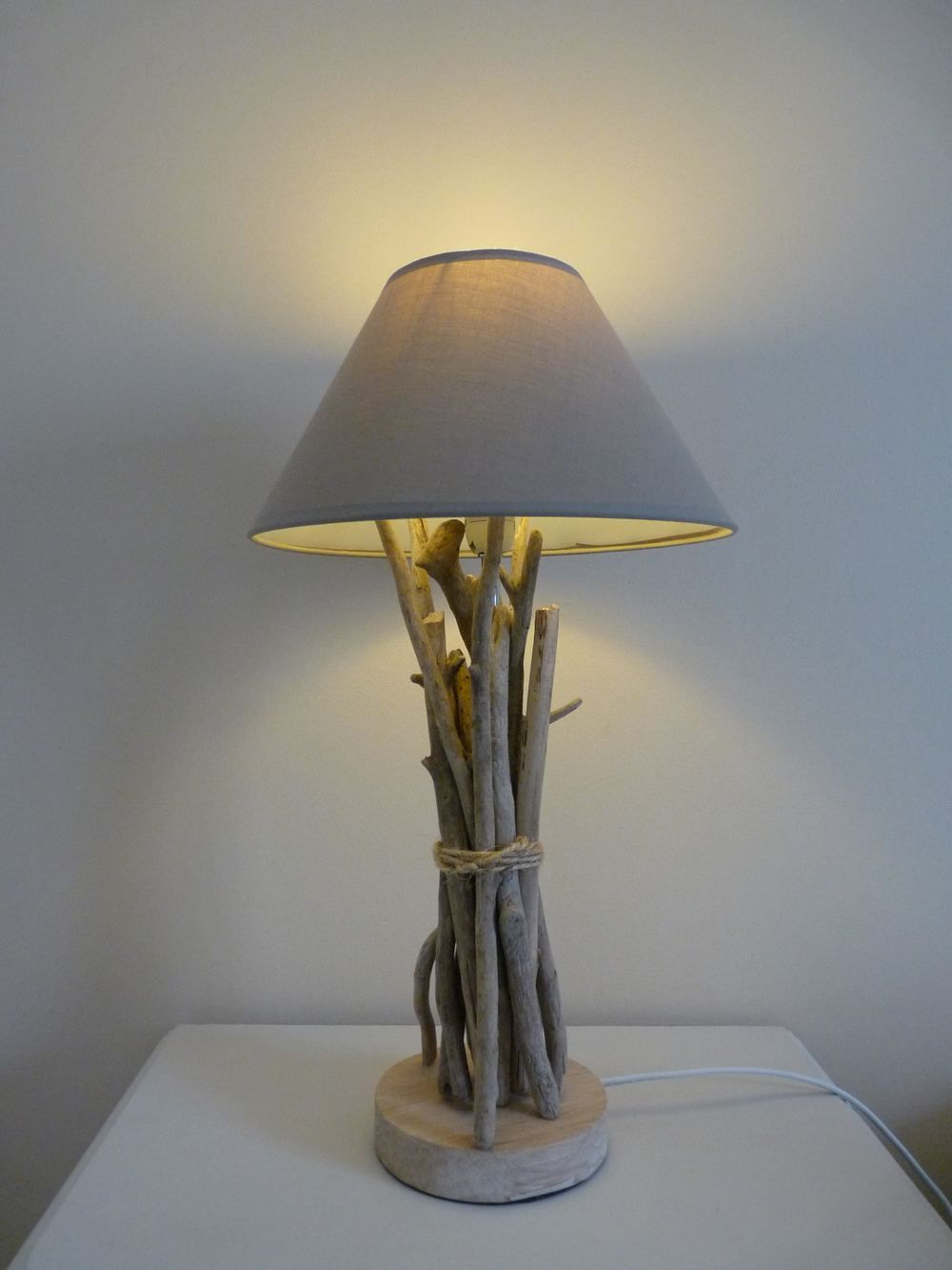Lampe De Chevet En Bois Flotté - Driftwood Lamp  Lampe Bois, Lustre En pour Lampe Bois Flotté tutoriel