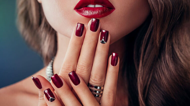 Le Chrome Nails : La Nouvelle Tendance En Manucure destiné Idees Ongles Rouge