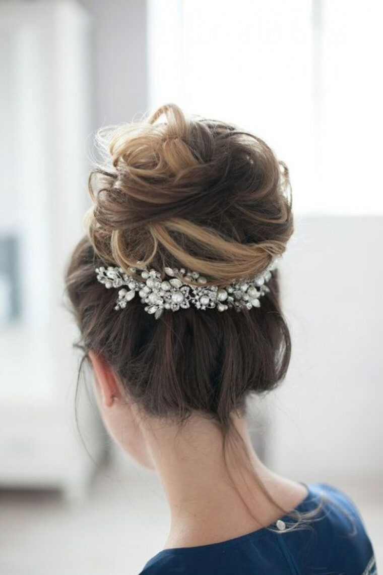 Les 20 Plus Beaux Chignons De Mariée destiné Chignon Haut Mariage génial