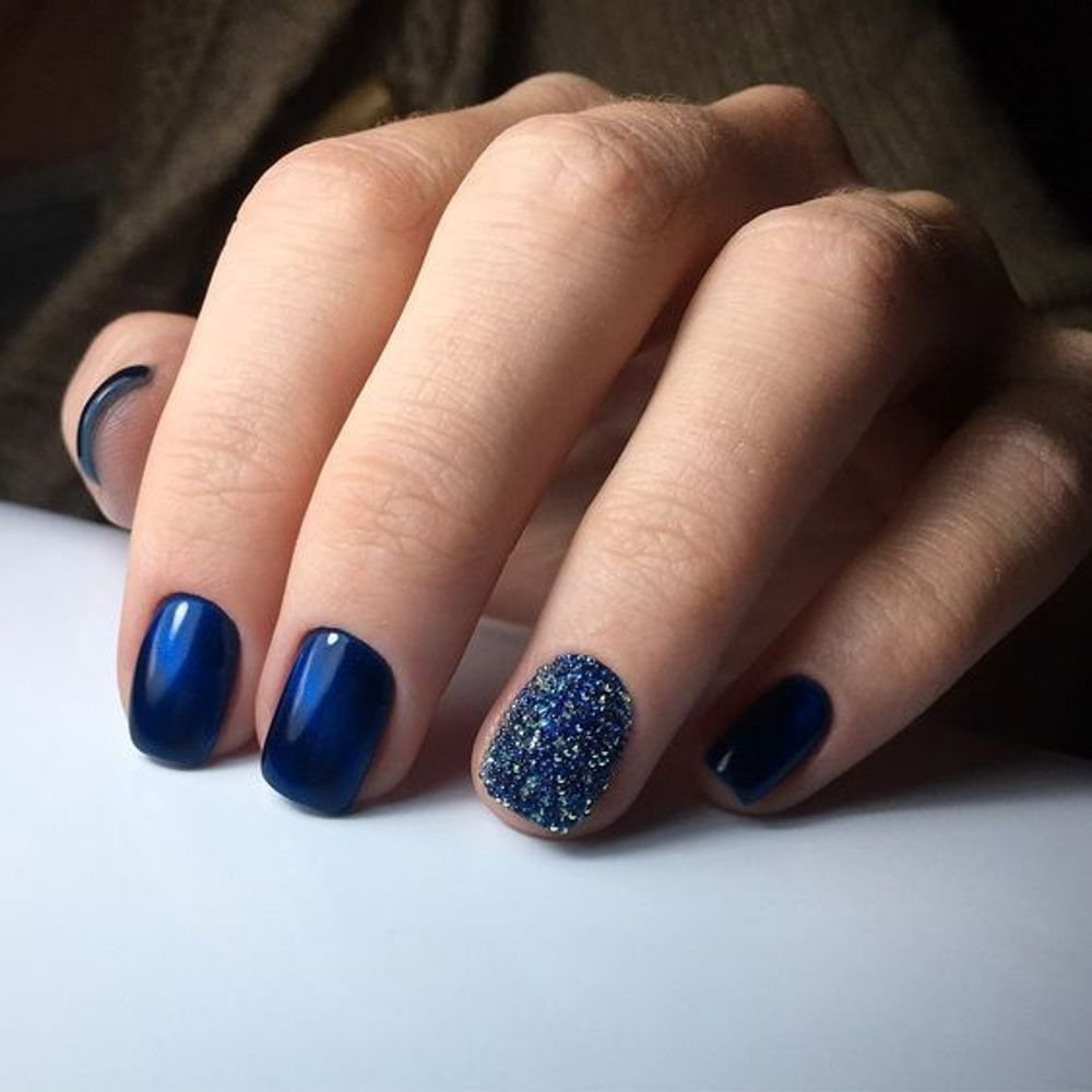 Manucure De Noël Bleu Nuit Dark Nails, Blue Nails, Glitter Nails serapportantà Idee Ongle Noel 