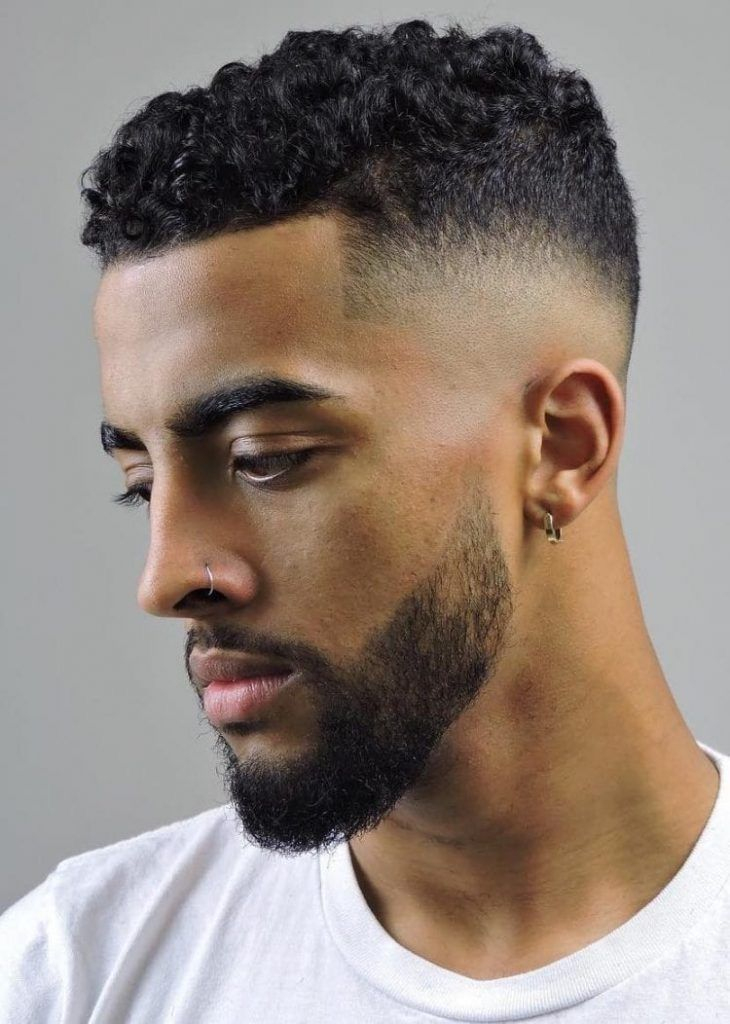 Men&amp;#039;S Hairstyles In 2020  Mens Short Curly Hairstyles, Curly Hair Men à Dégradé Americain Court intéressant 