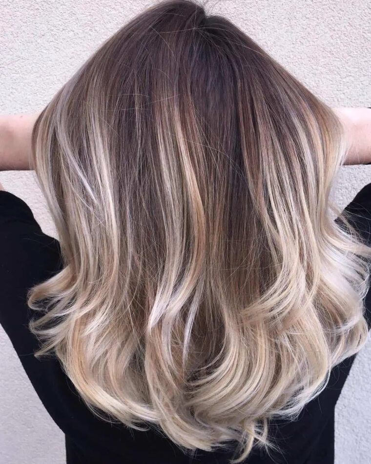 Mes Astuces Pour Réaliser Un Balayage Blond Cendré Réussi intérieur Meche Blond Sur Chatain génial