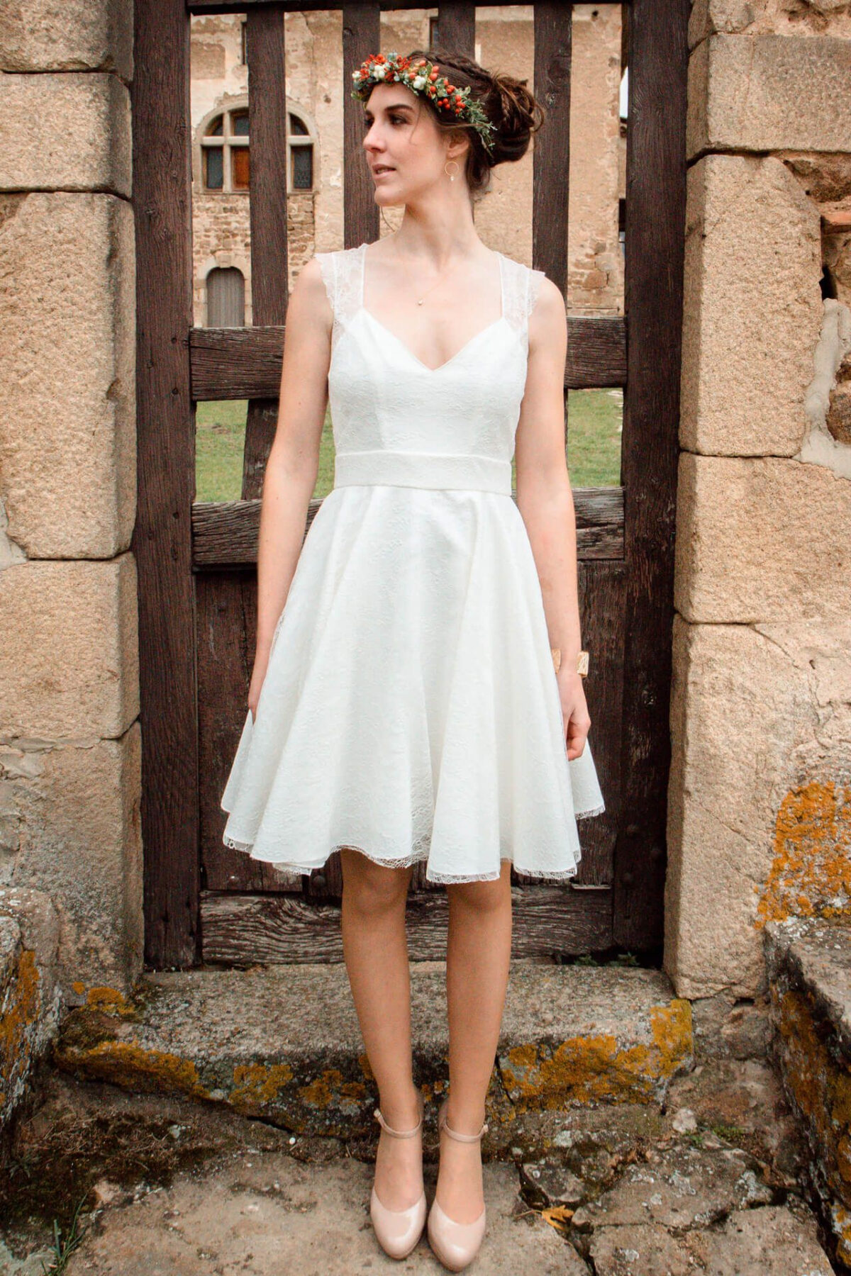 Morgane, Une Robe Courte En Dentelle Pour Un Mariage Civil. Décolleté tout Robe De Mariée Courte Rock