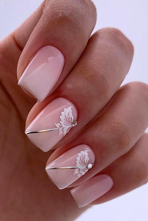 Nail Design Gentle Elegant Pink With White Flowers Silver Stripes destiné Ongle Mariage Champêtre 