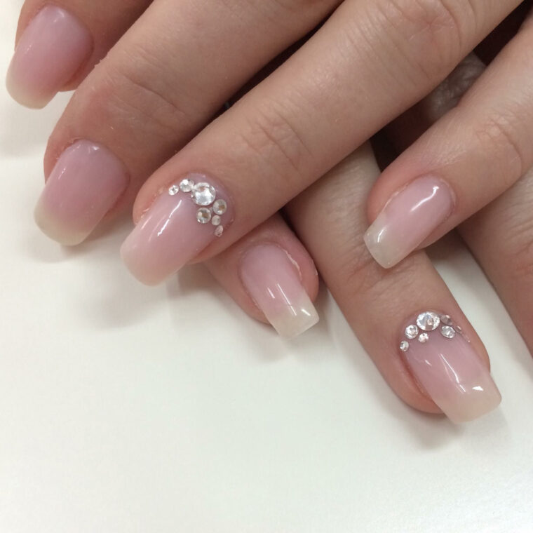 Ongles Au Gel. Ongles Pastels. Ongles Roses. Diamants Swarovski. Nails encequiconcerne Ongle Rose Pastel fascinant