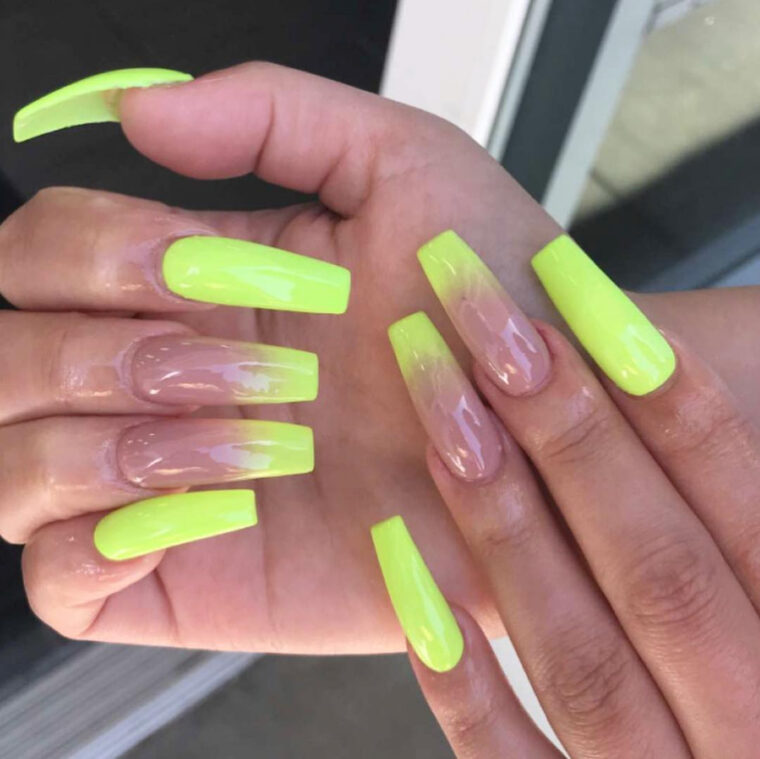 Ongles Néon – La Tendance Phare Et Haute En Couleur De L'Été 2019 intérieur Ongles Flashy Ete