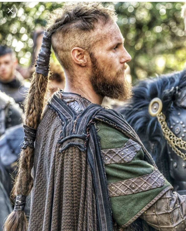 Pin By Amorphous Catfish On Vikings  Ragnar Lothbrok, Bjorn Vikings serapportantà Coiffure Viking Homme