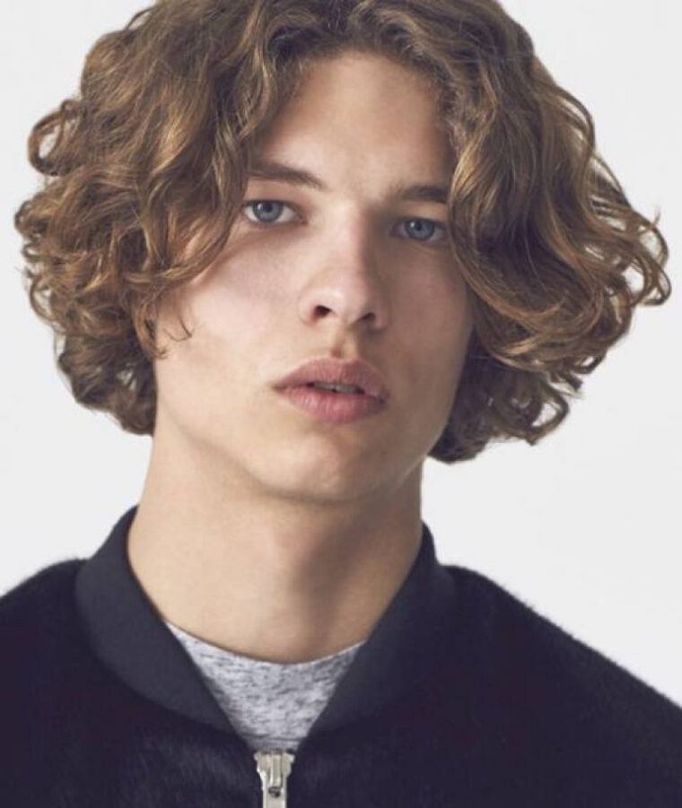 Pin By Sean Smit On Hair  Wavy Hair Men, Long Curly Hair Men, Curly à Cheveux Mi Long Pour Homme