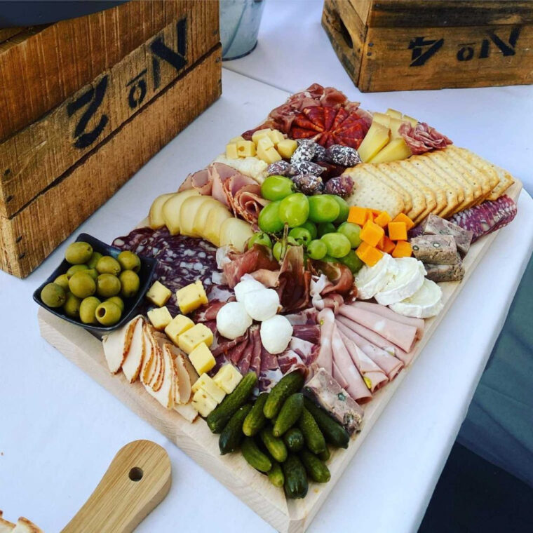 Plateau De Charcuterie Et Fromage – Crea Cocktail – Traiteur Mariage encequiconcerne Plateau Apero Dinatoire