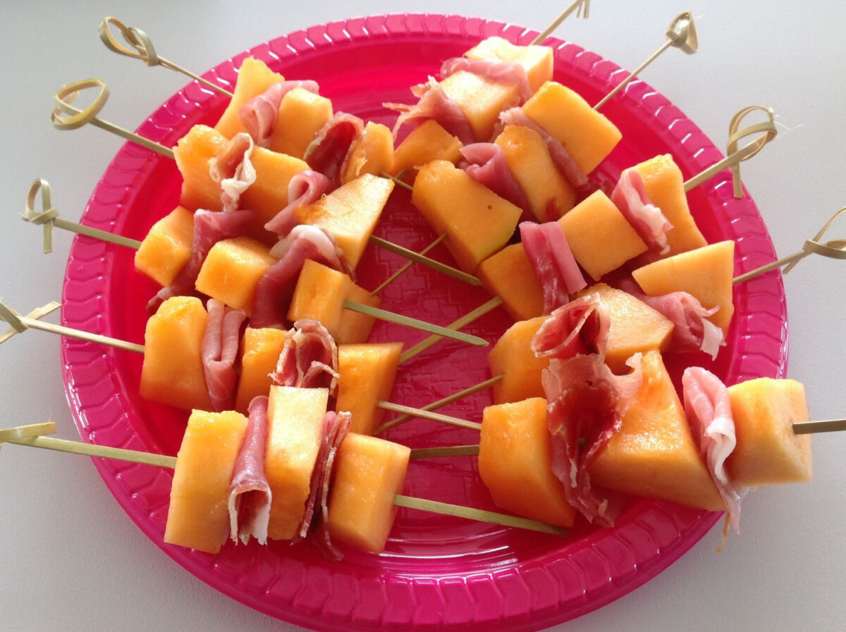 Recette Brochettes Melon Jambon Sec Sur À Vos Fourchettes - Blog De serapportantà Amuse Gueule Apéritif Avec Du Melon tutoriel