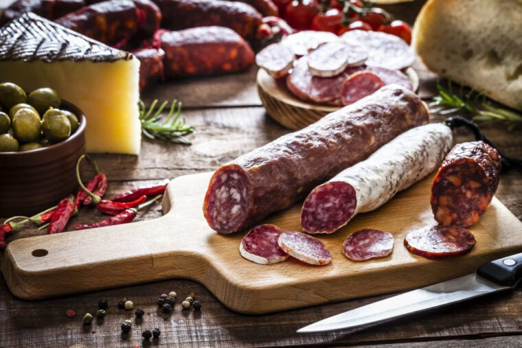 Saucisson Lyonnais – Tarifs Grossistes – Bar, Restaurants, Épiceries à Saucisson Lyonnais Au Vin Rouge fascinant