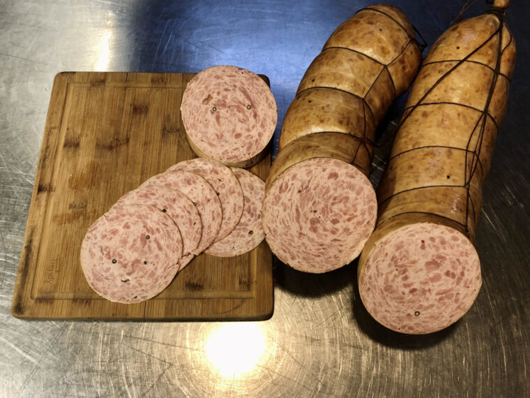 Saucisson Lyonnaise  Chateaubriand destiné Saucisson Lyonnais Au Vin Rouge