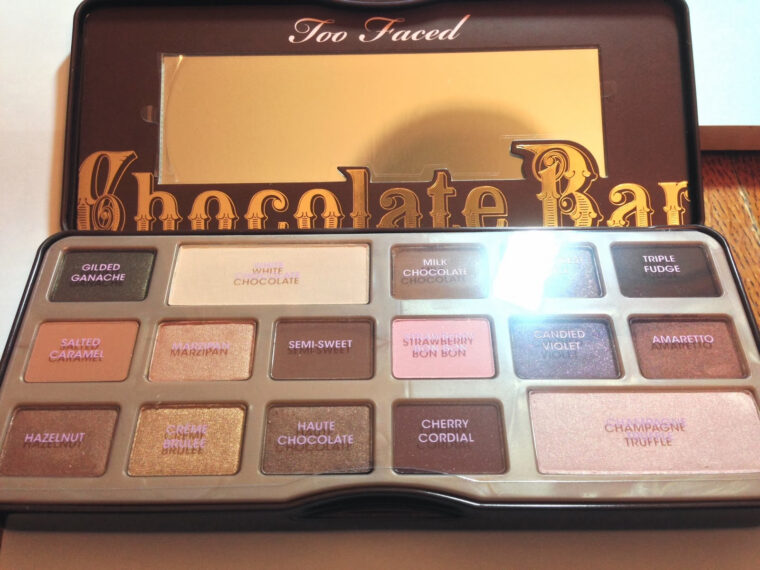 Too Faced Chocolate Bar Palette dedans Candy Bar Palette