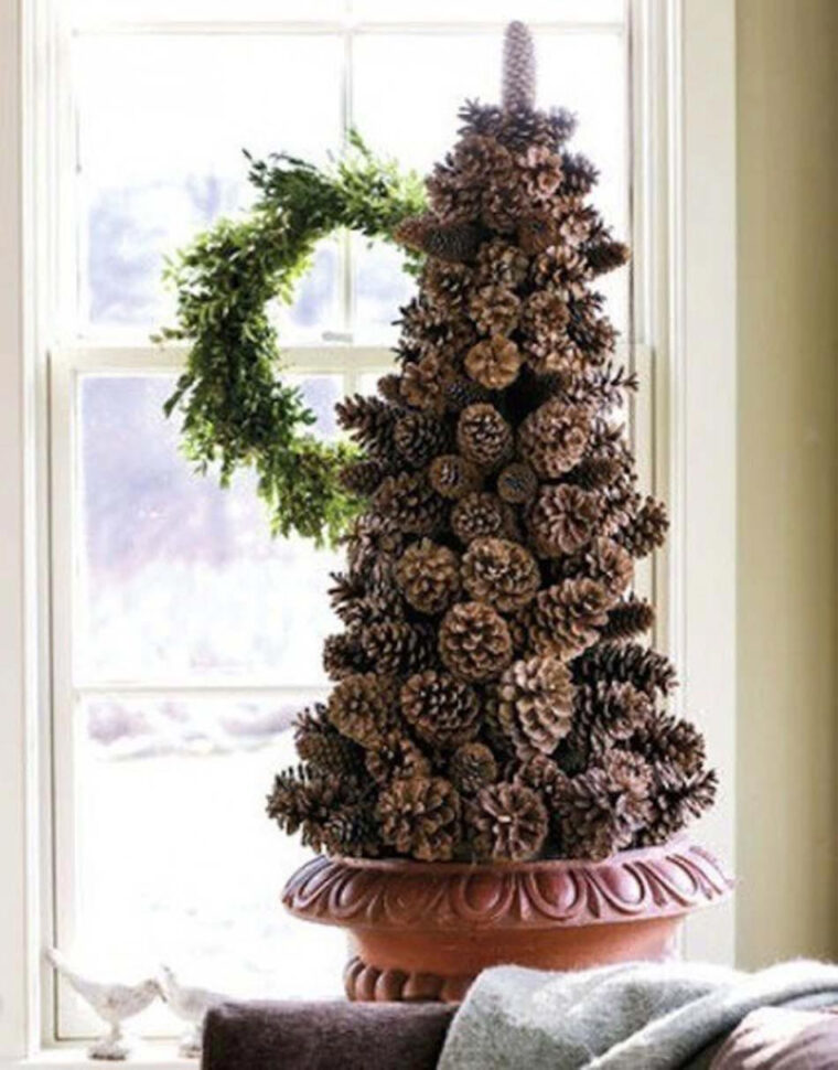 Une Décoration De Noël Créative Et Originale À L'Aide De Pommes De Pin pour Centre De Table Noel Pomme De Pin