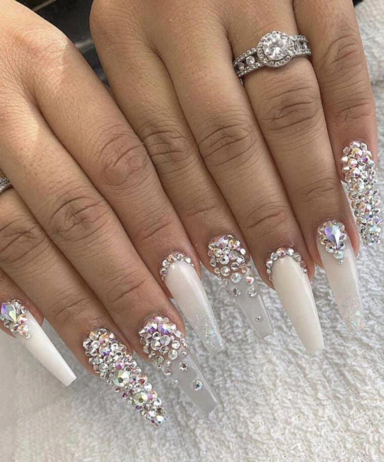 #Whitenails #Blingnails #Acrylicnailsforsummer #Whiteacrylicnails concernant Ongle Avec Strass