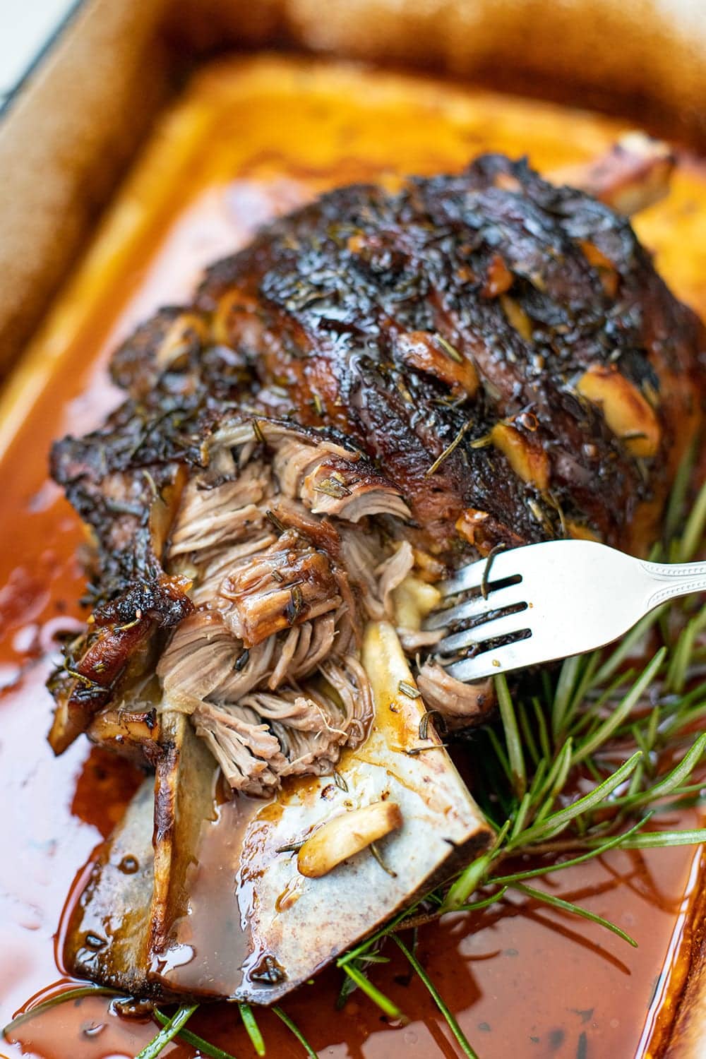 Slow-Cooked Lamb Shoulder With Rosemary Garlic & Honey - Detoxil