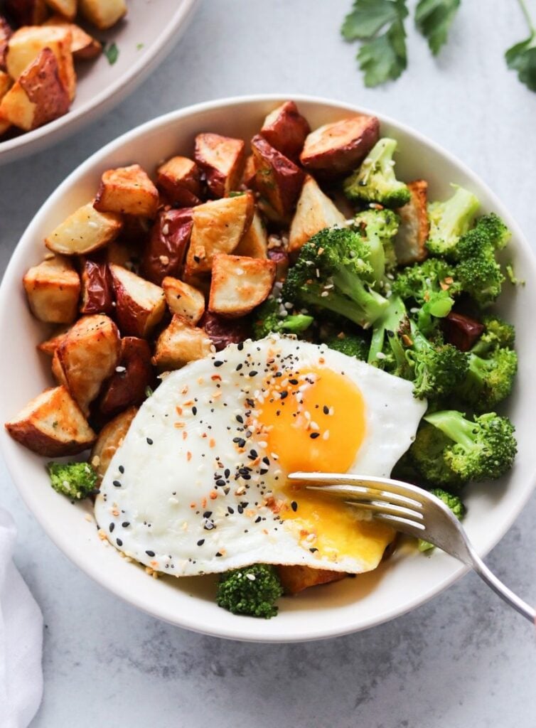 6 Easy Whole30 Breakfast Bowl Recipes - Cook At Home Mom