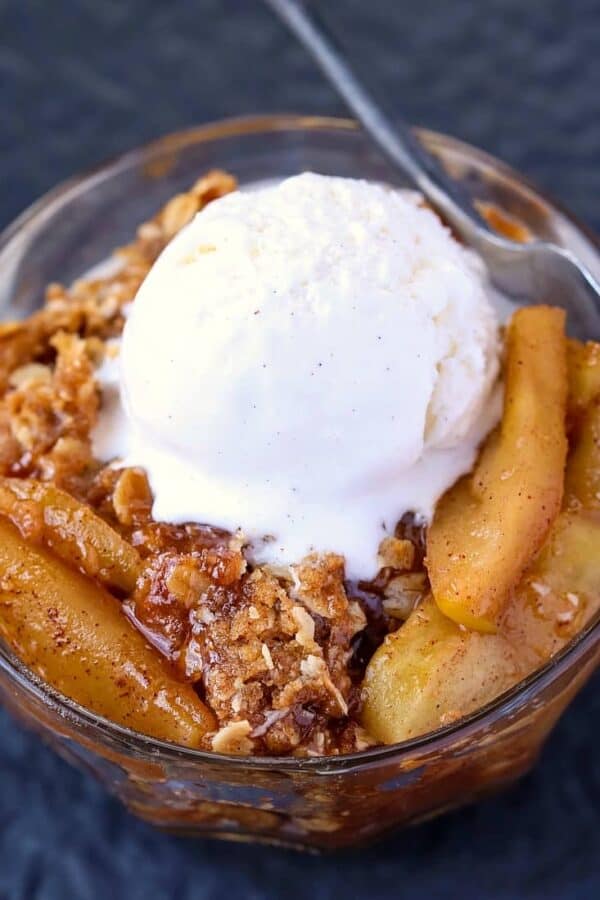 Easy Apple Crisp Recipe | Mantitlement