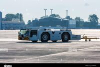 airport tow tractor schopf
