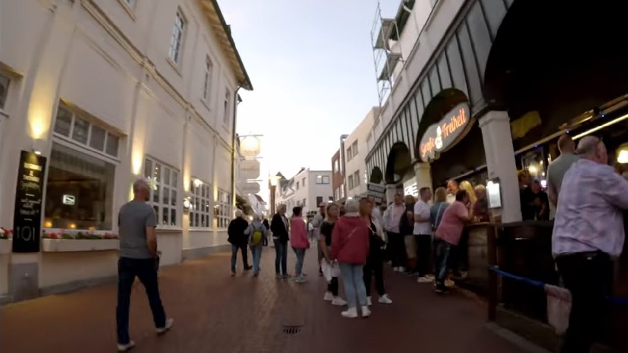  Norderney, Germany, Party am Clubwochenende, Samstags im Stadtzentrum # Illustration 