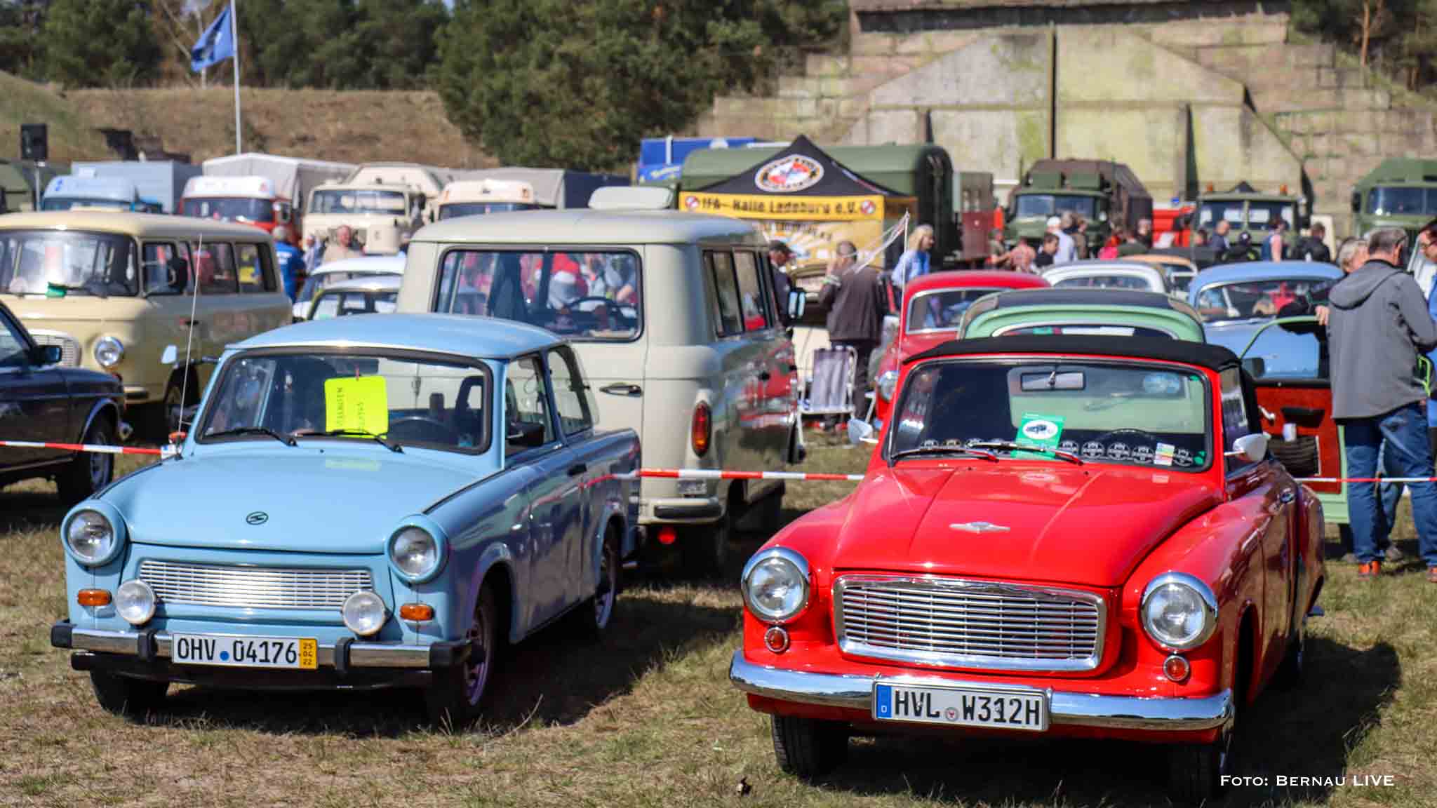  Ostfahrzeugtreffen in Finowfurt : 2-Takt Geruch, Party und viele Menschen Illustration 