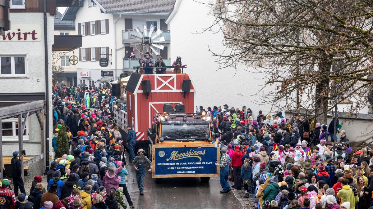  Foto zu Fasching 2025: Über 50 bunte Bilder vom großen Umzug in Fischen 2025 